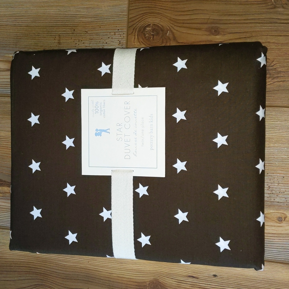 Brand New! Pottery Barn Kids Organic Cotton Twin size Star Duvet Cover in Brown